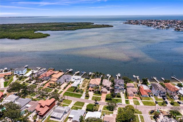 6527 BAYOU GRANDE BLVD NE, St Petersburg, FL 33702