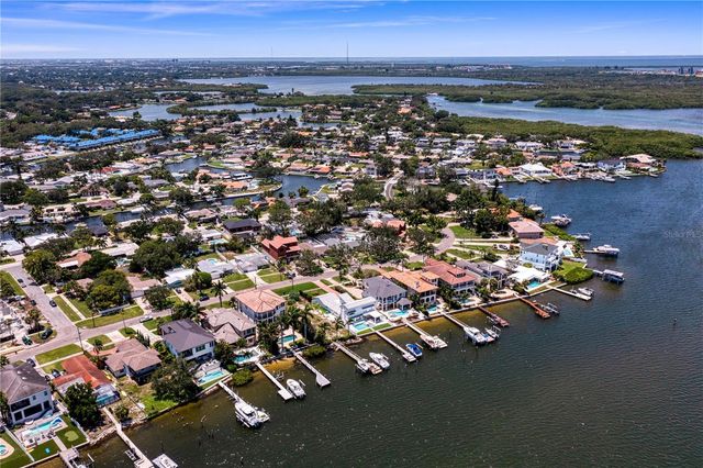 6527 BAYOU GRANDE BLVD NE, St Petersburg, FL 33702