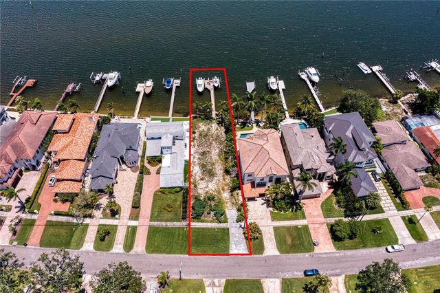 6527 BAYOU GRANDE BLVD NE, St Petersburg, FL 33702