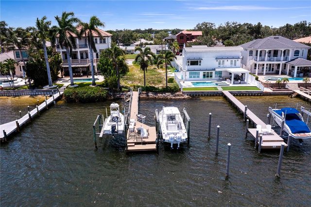 6527 BAYOU GRANDE BLVD NE, St Petersburg, FL 33702