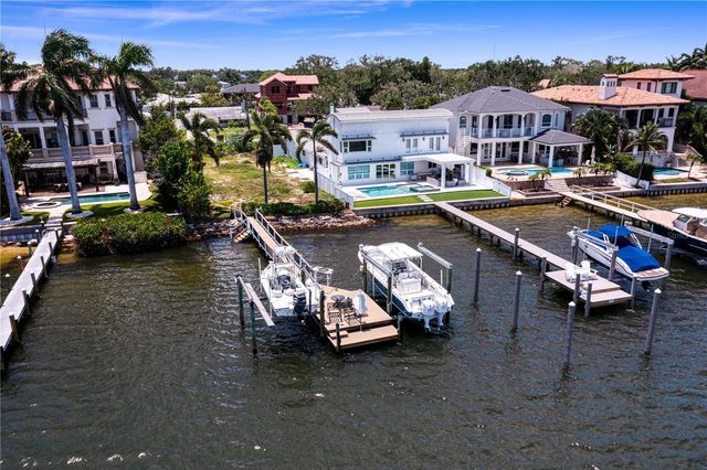 6527 BAYOU GRANDE BLVD NE, St Petersburg, FL 33702