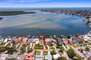 6527 BAYOU GRANDE BLVD NE, St Petersburg, FL 33702