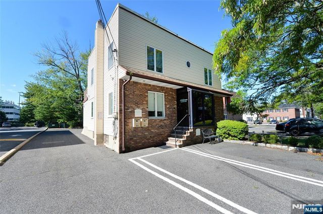 24 Farview Terrace, Paramus, NJ 07652