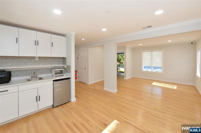 24 Farview Terrace, Paramus, NJ 07652