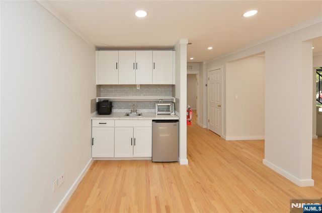 24 Farview Terrace, Paramus, NJ 07652