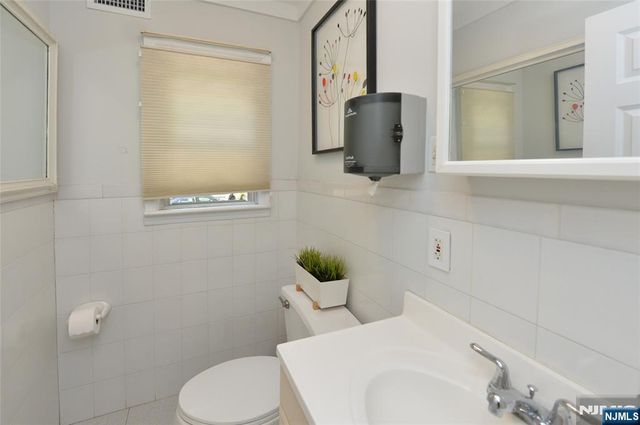 24 Farview Terrace, Paramus, NJ 07652