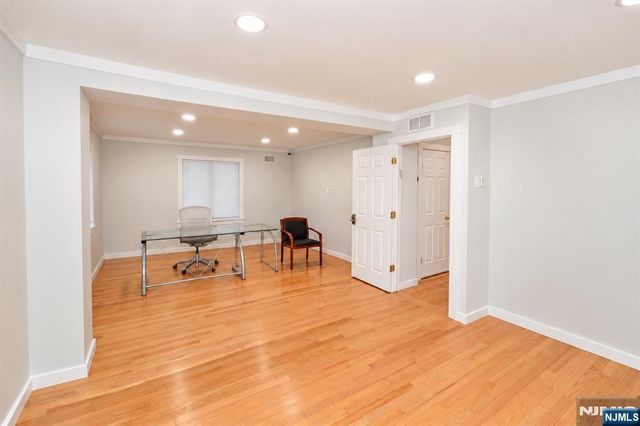 24 Farview Terrace, Paramus, NJ 07652