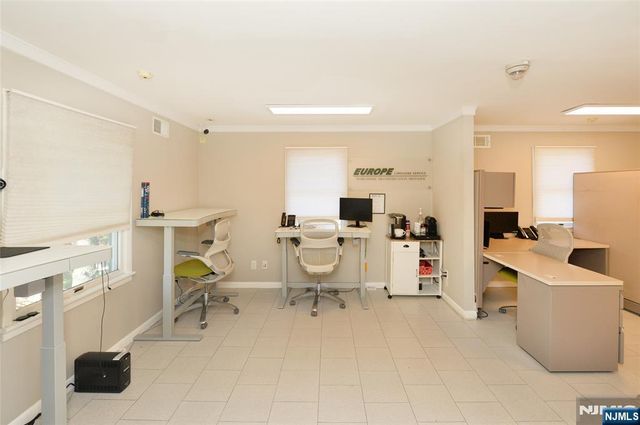 24 Farview Terrace, Paramus, NJ 07652