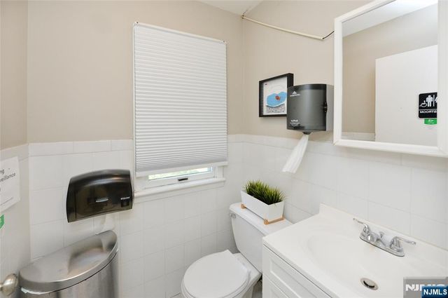 24 Farview Terrace, Paramus, NJ 07652