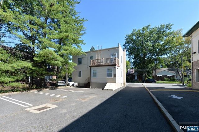 24 Farview Terrace, Paramus, NJ 07652