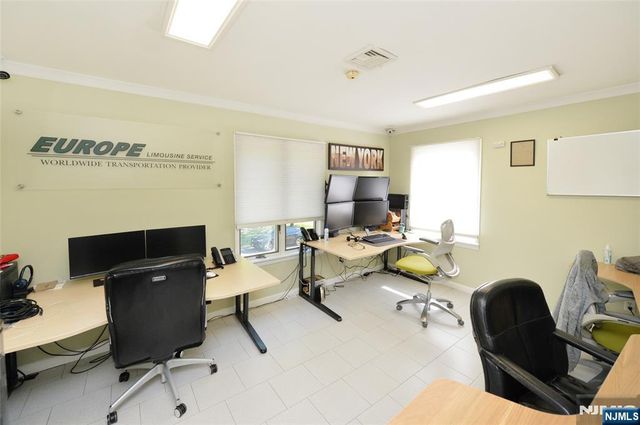 24 Farview Terrace, Paramus, NJ 07652