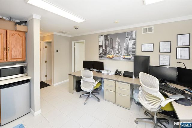 24 Farview Terrace, Paramus, NJ 07652