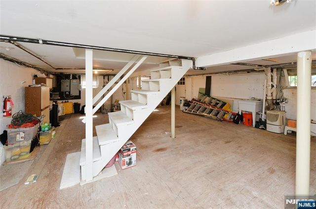 24 Farview Terrace, Paramus, NJ 07652