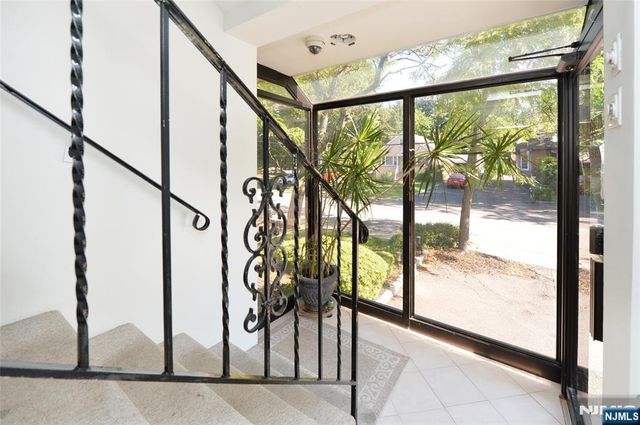 24 Farview Terrace, Paramus, NJ 07652