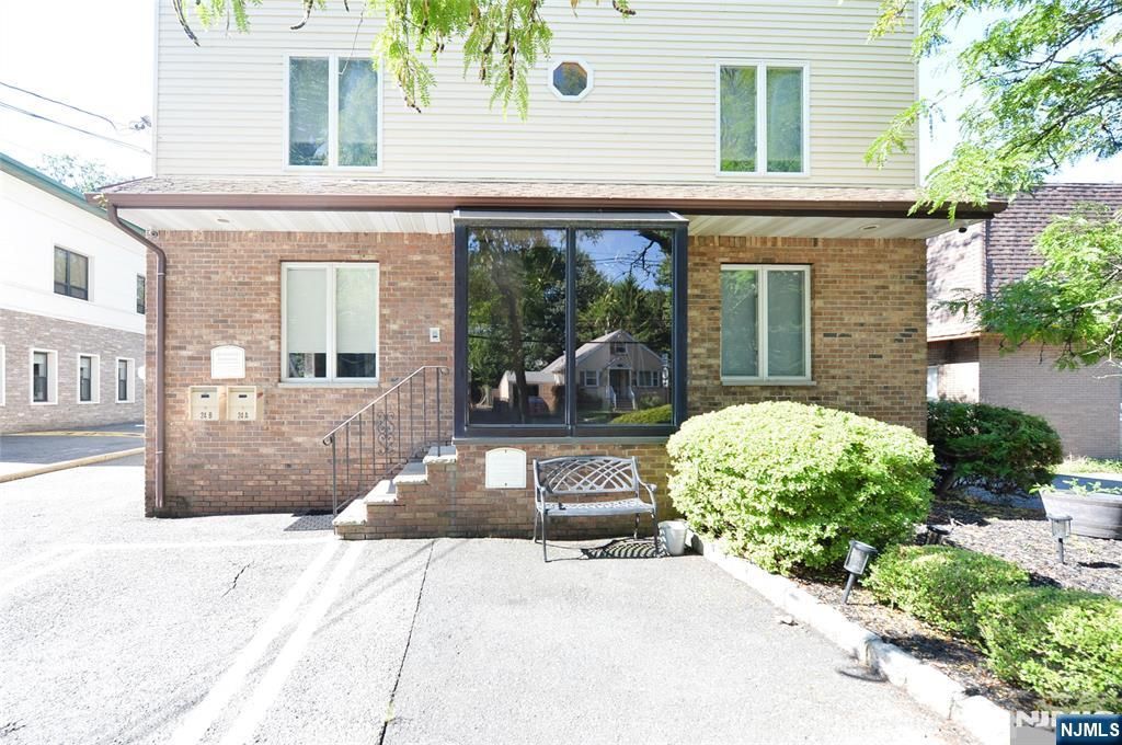 24 Farview Terrace, Paramus, NJ 07652
