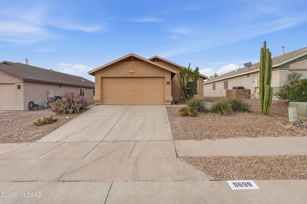 9699 E Vendela Street, Tucson, AZ 85748