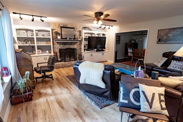 9802 S Fm 730, Azle, TX 76020