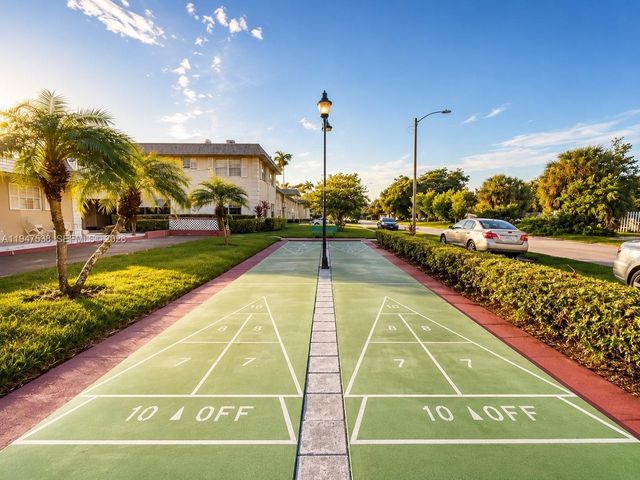 1520 Mckinley Street 216E, Hollywood, FL 33020