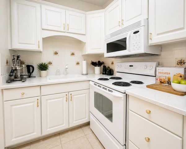 1520 Mckinley Street 216E, Hollywood, FL 33020