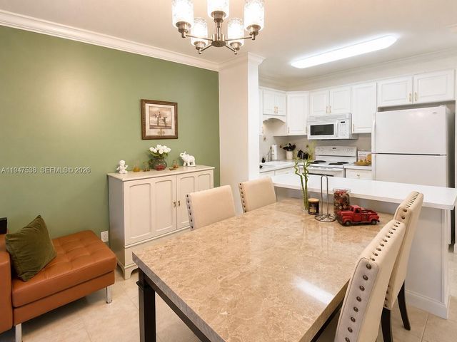 1520 Mckinley Street 216E, Hollywood, FL 33020