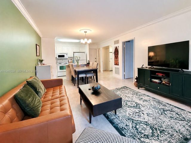1520 Mckinley Street 216E, Hollywood, FL 33020