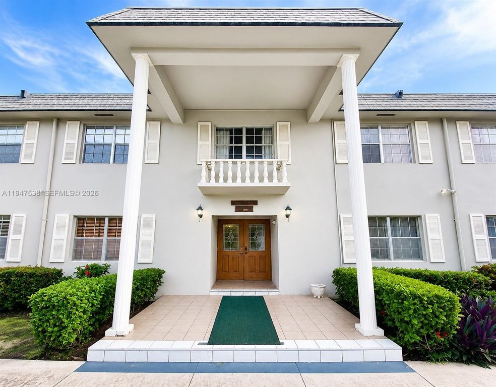 1520 Mckinley Street 216E, Hollywood, FL 33020