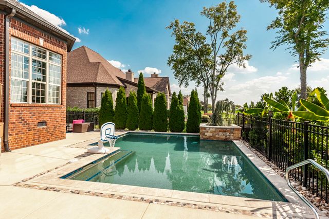 1248 Chloe Dr, Gallatin, TN 37066