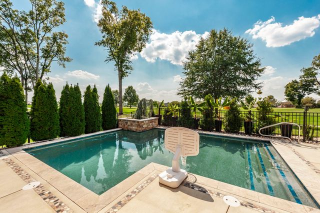 1248 Chloe Dr, Gallatin, TN 37066