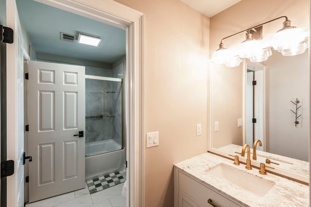 1248 Chloe Dr, Gallatin, TN 37066