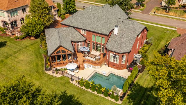 1248 Chloe Dr, Gallatin, TN 37066