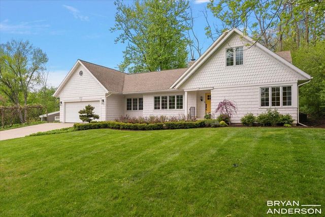 2925 Reeds Lake Boulevard SE, East Grand Rapids, MI 49506