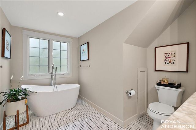 2925 Reeds Lake Boulevard SE, East Grand Rapids, MI 49506