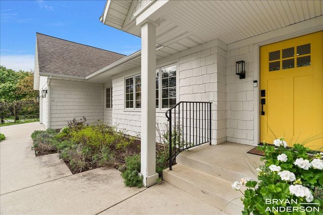 2925 Reeds Lake Boulevard SE, East Grand Rapids, MI 49506