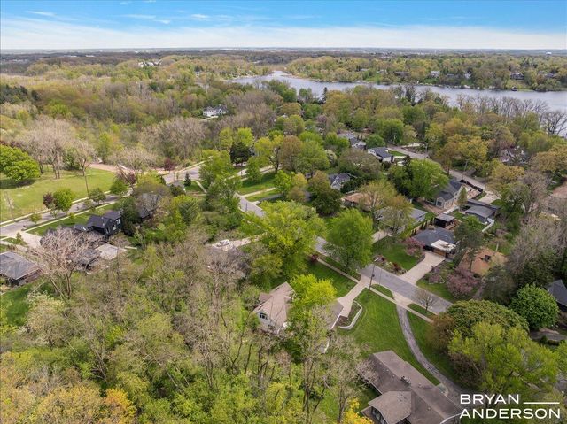 2925 Reeds Lake Boulevard SE, East Grand Rapids, MI 49506
