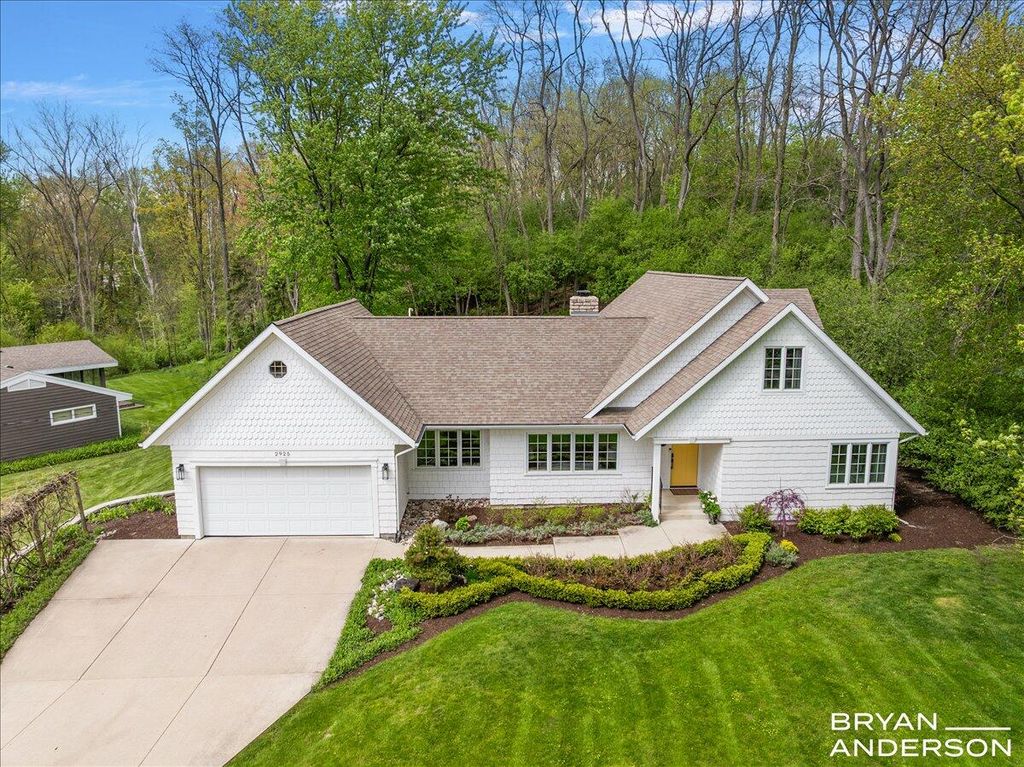 2925 Reeds Lake Boulevard SE, East Grand Rapids, MI 49506