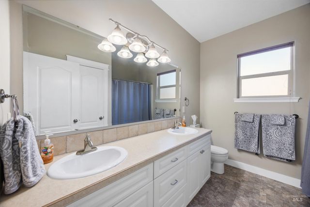 5236 N Cougar Flat Pl, Meridian, ID 83646