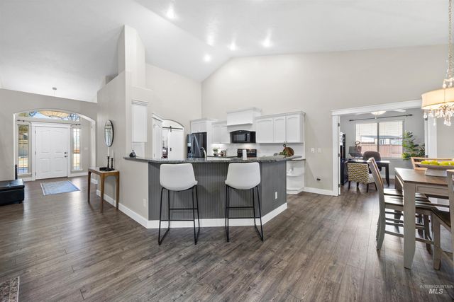 5236 N Cougar Flat Pl, Meridian, ID 83646