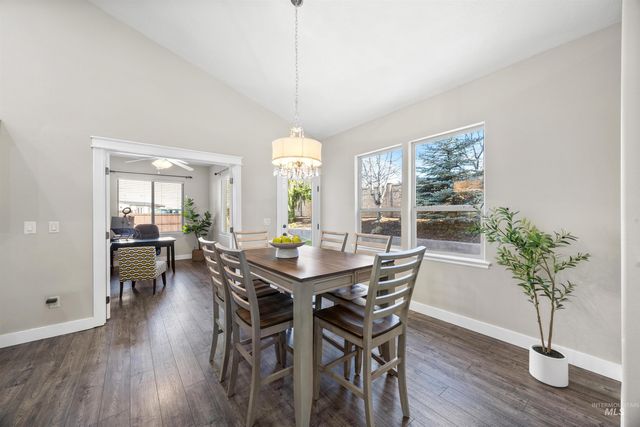 5236 N Cougar Flat Pl, Meridian, ID 83646