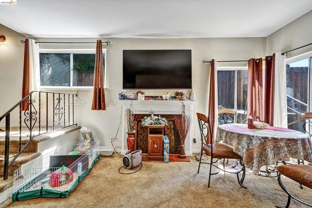 1390 Highland Blvd, Hayward, CA 94542