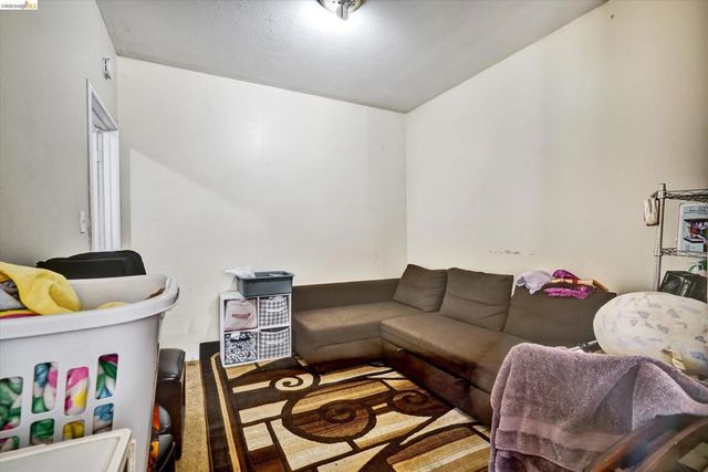 1390 Highland Blvd, Hayward, CA 94542