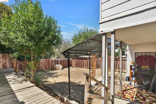 1390 Highland Blvd, Hayward, CA 94542