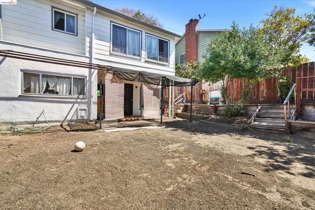 1390 Highland Blvd, Hayward, CA 94542