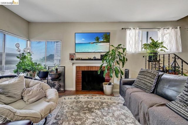 1390 Highland Blvd, Hayward, CA 94542