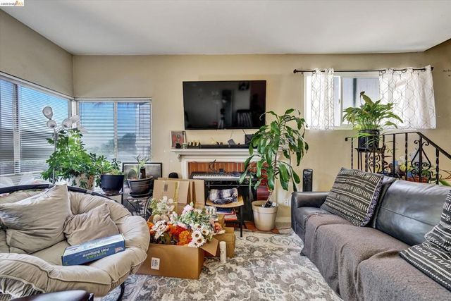 1390 Highland Blvd, Hayward, CA 94542