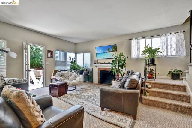 1390 Highland Blvd, Hayward, CA 94542