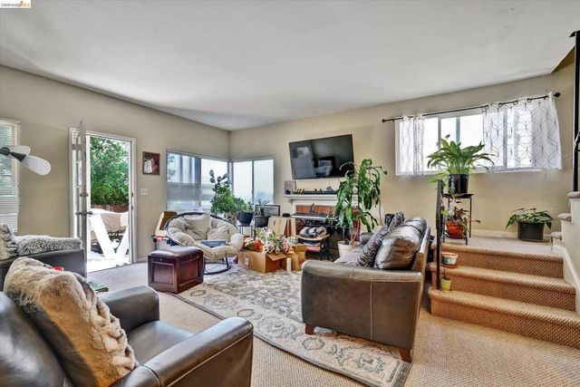 1390 Highland Blvd, Hayward, CA 94542