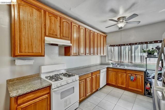 1390 Highland Blvd, Hayward, CA 94542