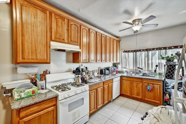 1390 Highland Blvd, Hayward, CA 94542