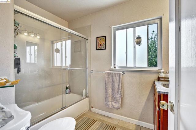 1390 Highland Blvd, Hayward, CA 94542