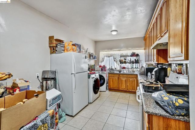 1390 Highland Blvd, Hayward, CA 94542